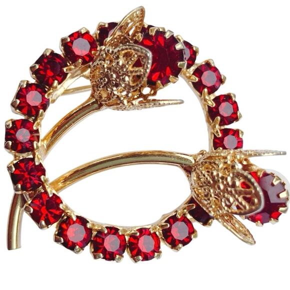 Mid Century Gold Tone Red Glass Floral Brooch Japan Import Vintage Wreath Pin - Picture 1 of 7